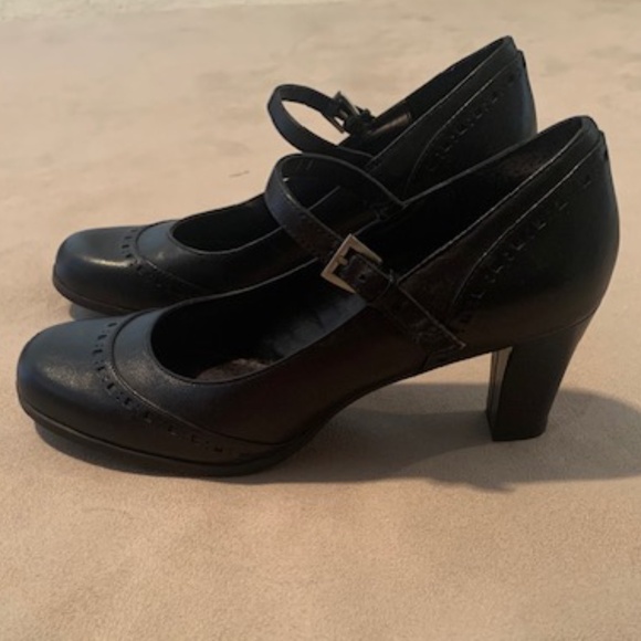 Etienne Aigner Leather Mary Jane Heel Pumps NWOT- size 6 1/2 Black - Picture 1 of 12